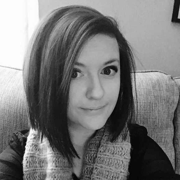 Meet your Posher, Holly - Picture 1 of 1